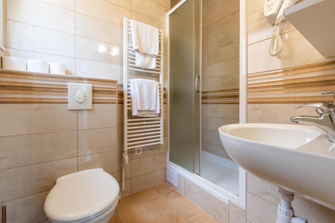Apartments Amigos Podstrana Eksteriør billede
