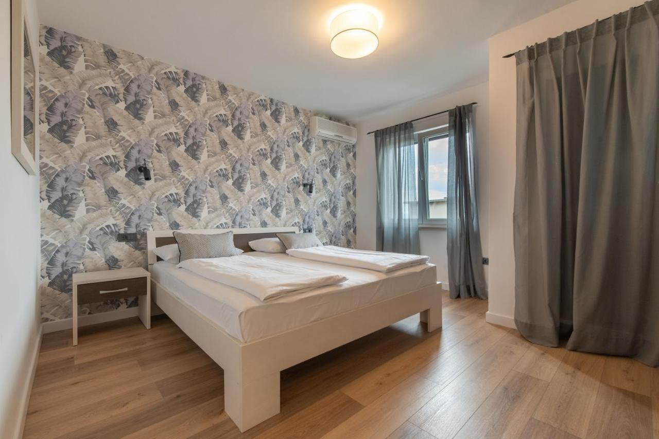 Apartments Amigos Podstrana Eksteriør billede